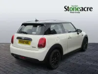 Używany Mini Cooper Hatch 134 KM (98 kW) 2018 Biały Hatchback