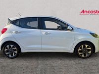 Used Hyundai i10 Advanced 62 HP (45 kW) 2024 White Hatchback