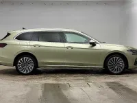 Usado Skoda Superb LAURIN & KLEMENT 190 HP (139 kW) 2025 Amarelo Carrinha