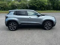 Begagnad Jeep Avenger EV Summit 113 kW (154 HK) 2025 Grå SUV