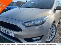 Usado Ford Focus Zetec 120 CV (88 kW) 2016 Dorado Utilitario
