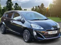 Used Toyota Yaris 100 HP (73 kW) 2015 Black Hatchback