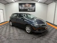 Usado Toyota Auris Business Edition 116 HP (85 kW) 2016 Cinzento Citadino