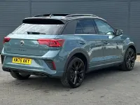 Usado VW T-Roc Black Edition 150 HP (110 kW) 2025 Azul SUV