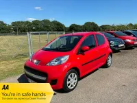 Used Peugeot 107 68 HP (50 kW) 2011 Red Hatchback