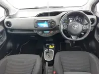 Used Toyota Yaris Hybrid 100 HP (73 kW) 2017 White Hatchback
