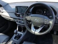 Used Hyundai i30 Premium SE 140 HP (102 kW) 2018 White Estate