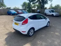 Used Ford Fiesta Zetec 2011 White Hatchback