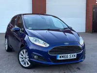 Begagnad Ford Fiesta Titanium 2016 Blå Halvkombi