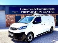 Second-hand Vauxhall Vivaro 100 CP (73 kW) 2022 Alb Monovolum
