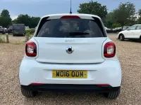 Used Smart ForFour 90 HP (66 kW) 2016 White Hatchback