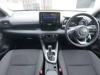 Used Toyota Yaris Hybrid Design 116 HP (85 kW) 2023 White Hatchback
