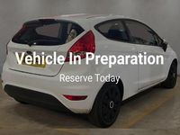 Usado Ford Fiesta Zetec 82 CV (60 kW) 2012 Rojo Utilitario