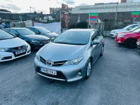 Usado Toyota Auris Multidrive S 132 HP (97 kW) 2013 Cinzento Citadino