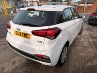 Used Hyundai i20 75 HP (55 kW) 2019 White Hatchback