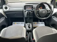 Usado Toyota Aygo X-play 72 HP (52 kW) 2019 Branco Citadino