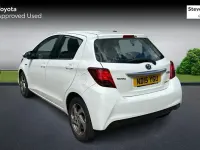 Used Toyota Yaris 101 HP (74 kW) 2015 White Hatchback