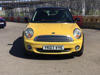 Usado Mini Cooper Hatch 120 CV (88 kW) 2007 Amarillo Utilitario