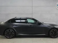 Begagnad BMW M5 Comfort Edition 717 HK (527 kW) 2025 Grå
