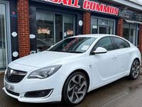 Used Vauxhall Insignia SRi 136 HP (100 kW) 2016 White Hatchback