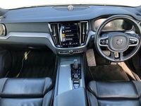 Usado Volvo V60 R-Design 2021 Dourado Carrinha