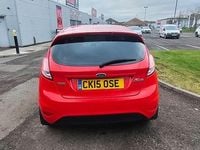 Used Ford Fiesta Zetec 100 HP (73 kW) 2015 Red Hatchback