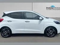 Used Hyundai i10 Premium 84 HP (61 kW) 2023 White Hatchback