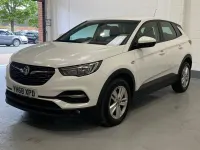 Used Vauxhall Grandland X 130 HP (95 kW) 2018 White SUV
