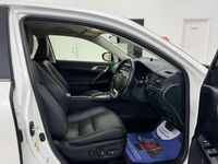 Used Lexus CT200h 136 HP (100 kW) 2017 White Hatchback