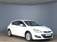 Used Vauxhall Astra Excite 2015 White Hatchback