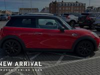 Begagnad Mini Cooper Hatch 134 HK (98 kW) 2018 Röd Halvkombi