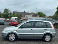 Used Ford Fusion 80 HP (58 kW) 2004 Blue Hatchback