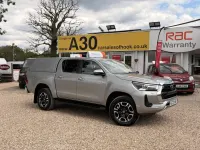 Usado Toyota HiLux 2023 Prateado Pickup