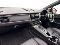 Used Porsche Macan 241 HP (177 kW) 2019 Red SUV