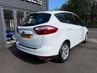 Begagnad Ford C-MAX Zetec 125 HK (91 kW) 2015 Vit Minibuss
