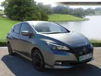Begagnad Nissan Leaf N-Connecta 110 kW (150 HK) 2022 Grå Halvkombi