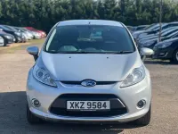 Używany Ford Fiesta Zetec 82 KM (60 kW) 2009 Srebrny Hatchback