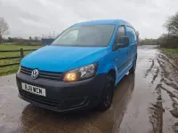 Usado VW Caddy 102 HP (75 kW) 2011 Azul Monovolume