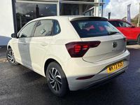 Usado VW Polo Life 95 HP (69 kW) 2023 Cinzento Citadino