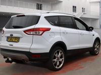 Begagnad Ford Kuga Titanium 2013 Vit SUV