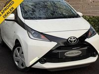 Begagnad Toyota Aygo X-play 68 HK (50 kW) 2015 Vit Halvkombi