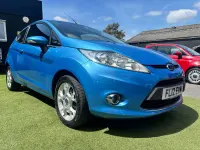 Usado Ford Fiesta Zetec 82 HP (60 kW) 2012 Azul Citadino