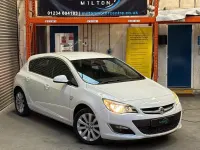 Used Vauxhall Astra Elite 2014 White Hatchback