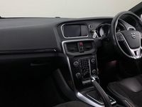 Usado Volvo V40 R-Design 122 HP (89 kW) 2018 Cinzento Citadino