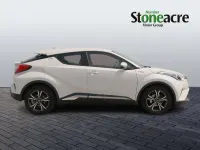 Used Toyota C-HR 122 HP (89 kW) 2017 White SUV