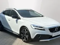Used Volvo V40 CC Pro 152 HP (111 kW) 2018 614 ice white Estate