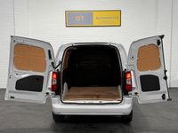 Used Vauxhall Combo S 130 HP (95 kW) 2024 White MPV