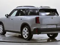 Używany Mini Countryman Classic 300 KM (220 kW) 2024 Srebrny SUV