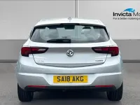 Used Vauxhall Astra SRi 150 HP (110 kW) 2018 Reflex silver metallic Hatchback