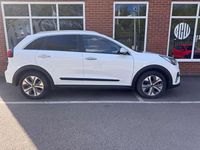 Used Kia Niro 100 kW (136 HP) 2021 White SUV